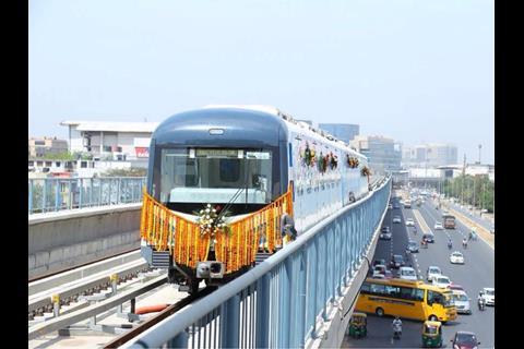 tn_in-gurgaon_metro_phase_2_first_train_on_viaduct.jpg
